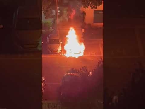 רכב הוצת בחניית בניין בנתניה, אין נפגעים באירוע