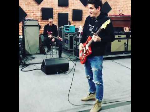 John Mayer - Guitar-as-turntable Duel With Isaiah Sharkey "AWESOME !! "
