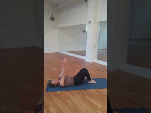 #65 Liegender Schmetterling und Schulterbrücke (Isabel