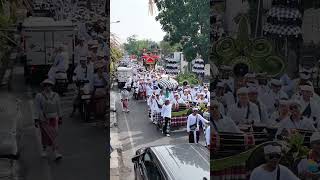 Download lagu Upacara Melasti Menuju Pantai Petitenget mp3