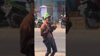 Download lagu Orang Gila Joget Lucu mp3