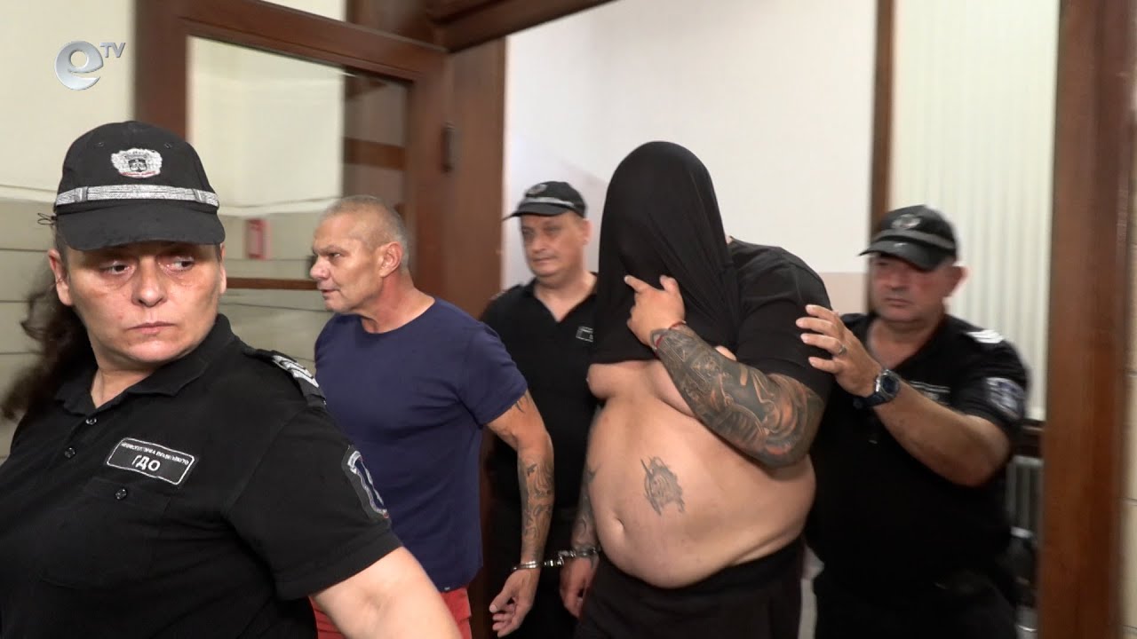 Задържаният с огромен арсенал бивш полицай заяви, че колекционирал оръжия