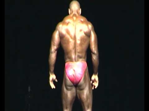 FitX: Lionel Brown pose