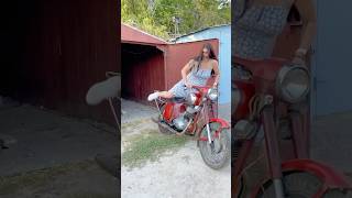 Download lagu JUICY Jawa 250 559 1965 mp3 Download lagu JUICY Jawa 250 559 1965 mp3