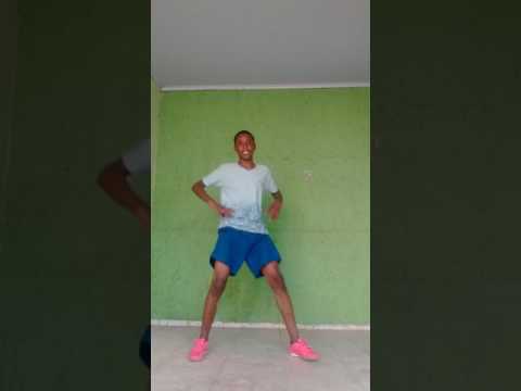 (MC kekel  e MC Tavinho) Thiago dançando