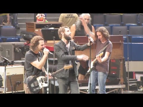 Pearl Jam: All Along The Watchtower [HD] 2010-05-15 - Hartford, CT