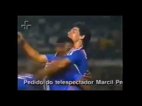 Gilberto Betinho (Cruzeiro) - 01/12/1988 - Santos 1x3 Cruzeiro - 2 gols