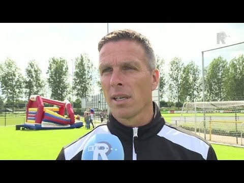 Gerard de Nooijer na afloop van regioteam Waardenburg - FC Dordrecht
