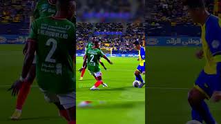 When Ronaldo cooks defenders 🔥