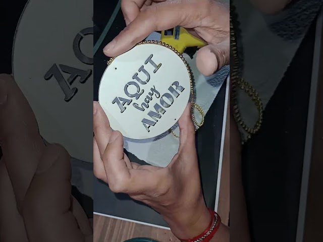 Vídeo relacionado con Colgante de criatura mítica, diseño de dados planos, arte colgante de vacaciones, colgante de fantasía de temporada con acabado artesanal de bordes suaves, acento decorativo, ideal para estaciones de