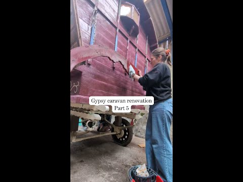 Renovating our vintage #gypsycaravan #vardo - part 5! Time for some serious scrubbing