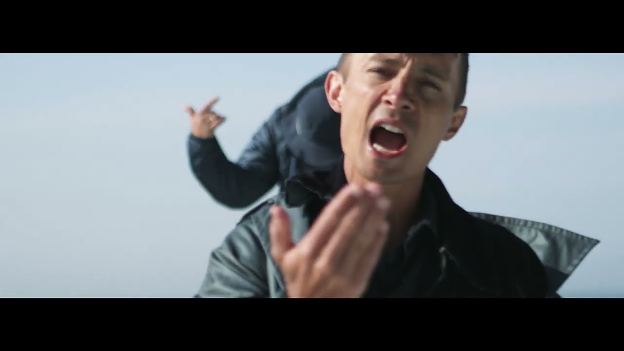 Daniel Adams-Ray ft Erik Lundin – “Tunna kläder”