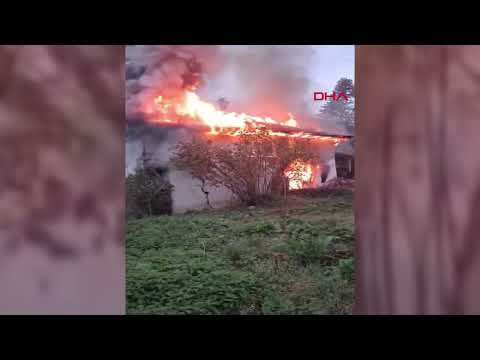 Bartın'da 2 katlı ev yandı