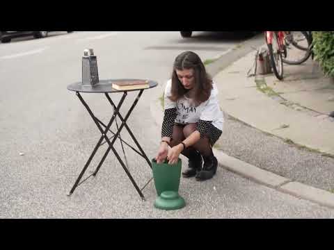 Firoozeh Bazrafkan shredded a copy of the Quran in front of the Iranian Embassy in Denmark.