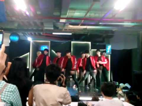 170506 [X]-YNCROVATION - Pretty U & Highlight at EFEST Lotte Avenue