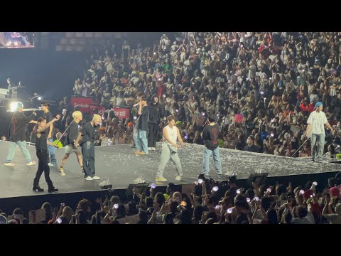 Seventeen - 아주 Nice + Audience Singing [Toronto 220903]