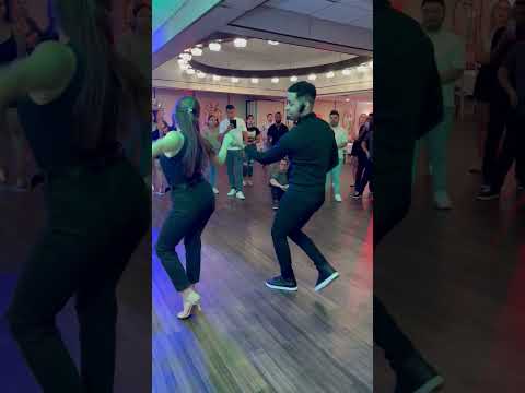 Intermediate Bachata Class Demo - Demetrio & Nicole - Bachata Dance Academy #bachata #bachatadance