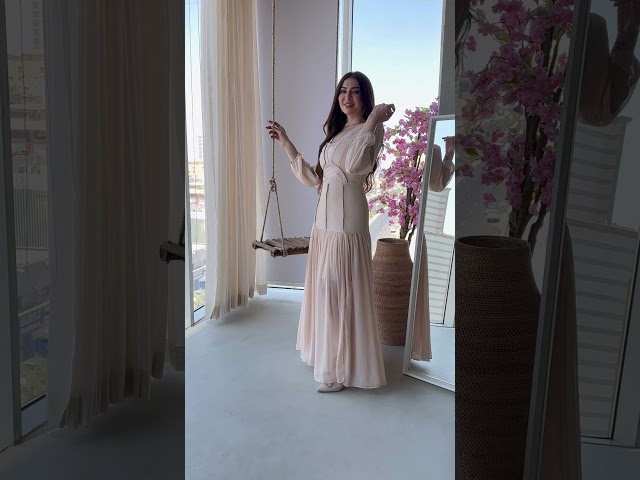 فستان سهرة شيفون حرير مع خطوط كرستال وقصة كسرات من الأسفل طبقات