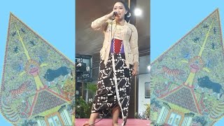Download lagu Lucu ngasi mules ning weteng, sinden Anting mulai wani ngeyeli pak Seno capinggunung Madura mp3