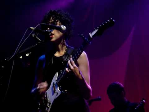 13/13 St. Vincent - Your Lips Are Red