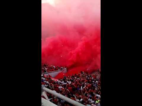 "Recibimiento a independiente" Barra: La Barra del Rojo • Club: Independiente • País: Argentina