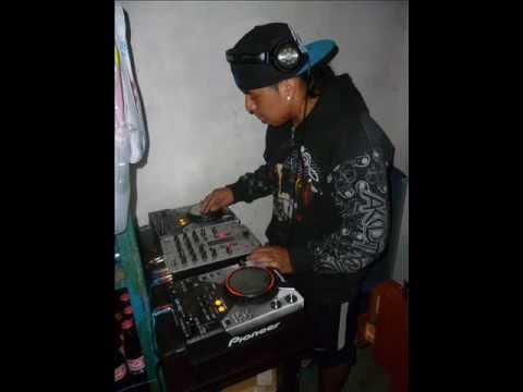 DJ RENZX  VS DJ DRENZX. voten  por el mejor mix :D