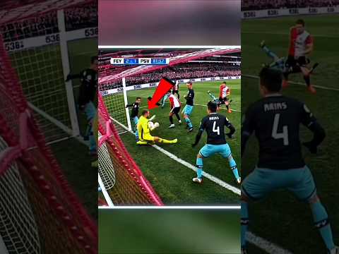 ഈ ഗോളി ബോൾ ഗോൾ ലൈനിൽ സ്റ്റോപ്പ്‌ ചെയ്തിട്ടും referee goal അനുവദിക്കുകയാണ് ചെയ്തത്😱|#shorts #football