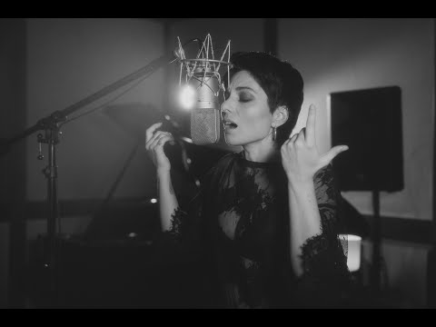 Giordana Angi- Più Di Così (Mina)- Official Video