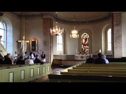 Augusta Eklund framför Vi har en tulta med ögon blå