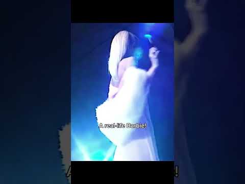 KAREN MULDER STUNS ON CHRISTIAN DIOR'S SS'96 RUNWAY!