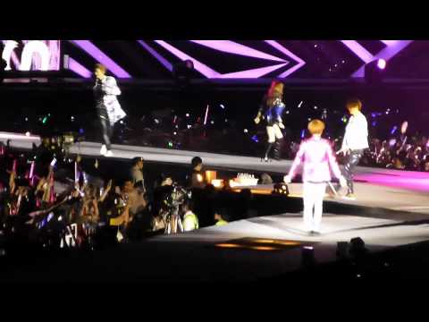 [FANCAM] 120922 Luhan focus EXO ft. TTS - DJ got us falling in love again @ SM Town Jakarta