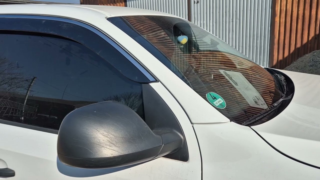 Ветровики с хромированным молдингом (4 шт, Niken) Video 1