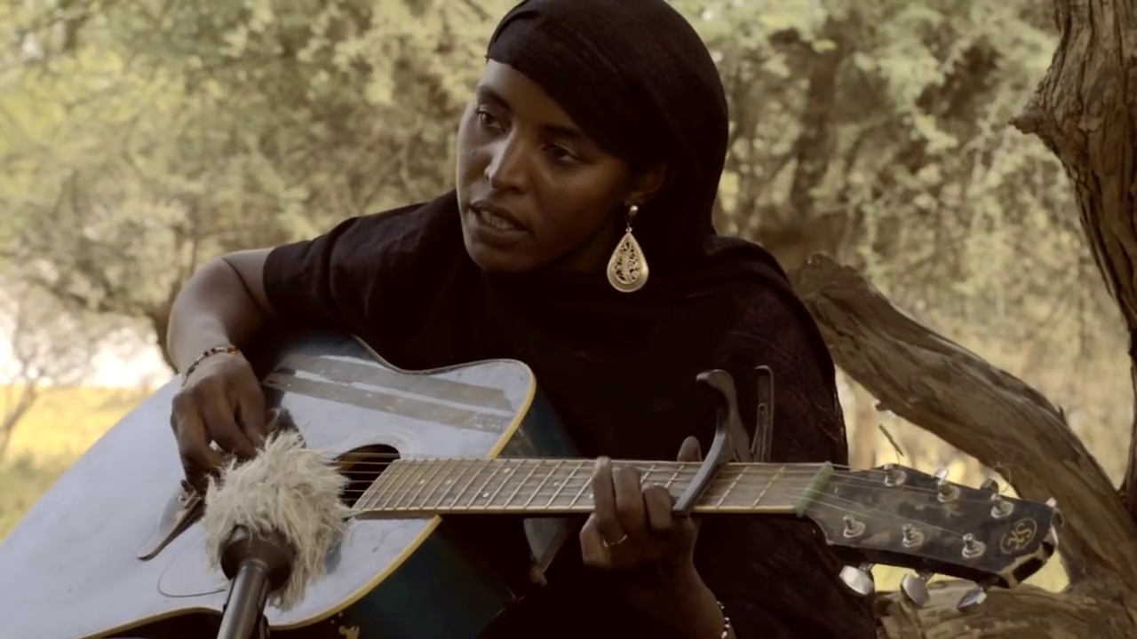 Load video: Fatou Seidi Ghali (Les Filles de Illighadad) - Telilit