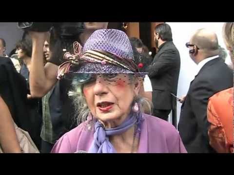 Intervista a Anna Piaggi - Alberta Ferretti Spring-Summer 2011 - Milan Women Fashion Week