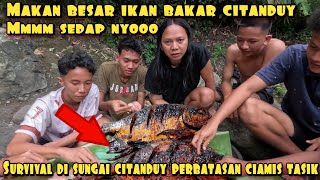 Download lagu DEDE INOEN HUNTS AND COOKS CITANDUY RIVER FISH mp3 Download lagu DEDE INOEN HUNTS AND COOKS CITANDUY RIVER FISH mp3