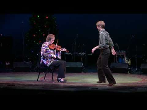 Liz Carroll & Nic Gareiss, Fiddle and Dance, Celtic Christmas Sojourn 2009 [HD]