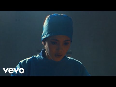 Prinsa Mandagie - Bertahan Sendiri (Official Music Video)