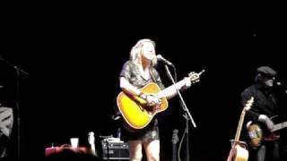 Martha Wainwright - Bleeding All Over You 02