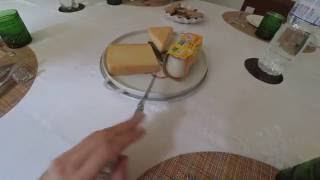 How to cut the cheese in France?