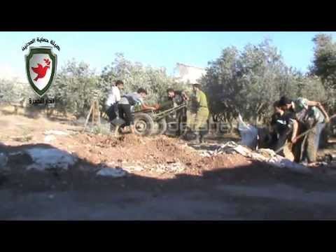 تجهيز مدفع الهاون من قبل كتيبة الشهيد عبد الرحمن العزو لدك مقرات النظام على جبهة الدار الكبيرة في ريف حمص