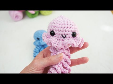 Crochet a cute Amigurumi jellyfish - Quick and easy -