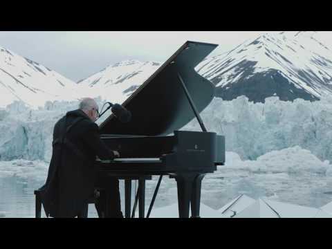 Este pianista toca em uma geleira, por uma bela causa!