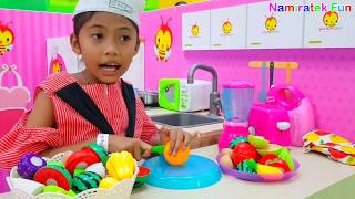 Download lagu Mainan Anak Koki Cilik Main Masak-masakan - Serving Cooking Pretend Food Toys mp3