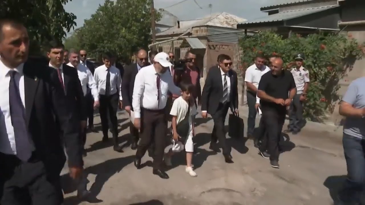 «Բայլուս, Փաշինյան», «Հեռախոս շատ ես նայել, դրա համար ես, հա՞, աչքի բժշկի մոտ գնում, քիչ նայի»