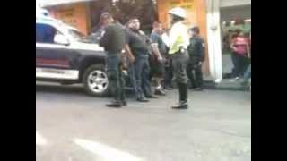 preview picture of video 'Asi se portan los policias de Cuernavaca en un accidente...'