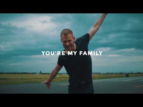 Family - the Norwegian Pride-song by Tom Hugo (lyric video)