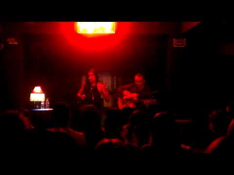 Un poco del 'Bésame mucho'. Alba Molina