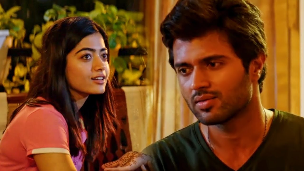 विजय देवराकोंडा रश्मिका को कहानी सुना रहा है l Dear Comrade Movie