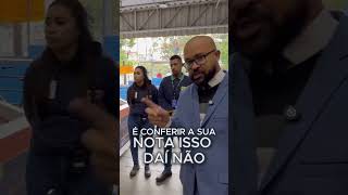 David Corrêa flagra atacadista revistando consumidores que fizeram compra