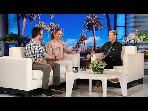 エレンは感動的なママとそのゲイの息子を驚かせる (Ellen Surprises Inspiring Mom and Her Gay Son)